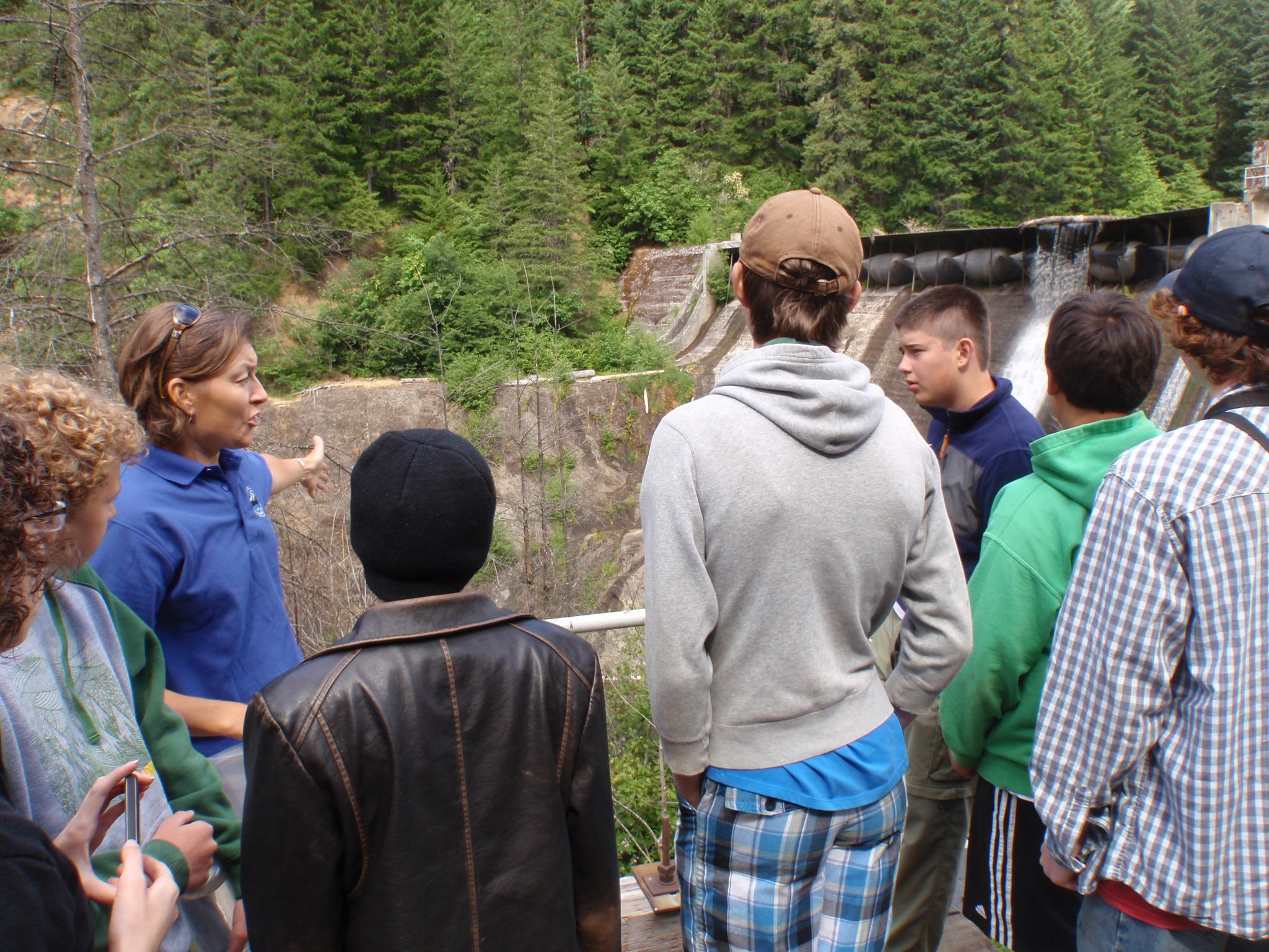 YKFP staff with students touring COndit Dam before it was removed